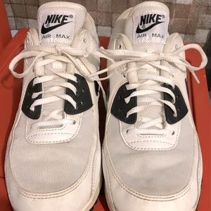 Nike Air Max 90 Essential